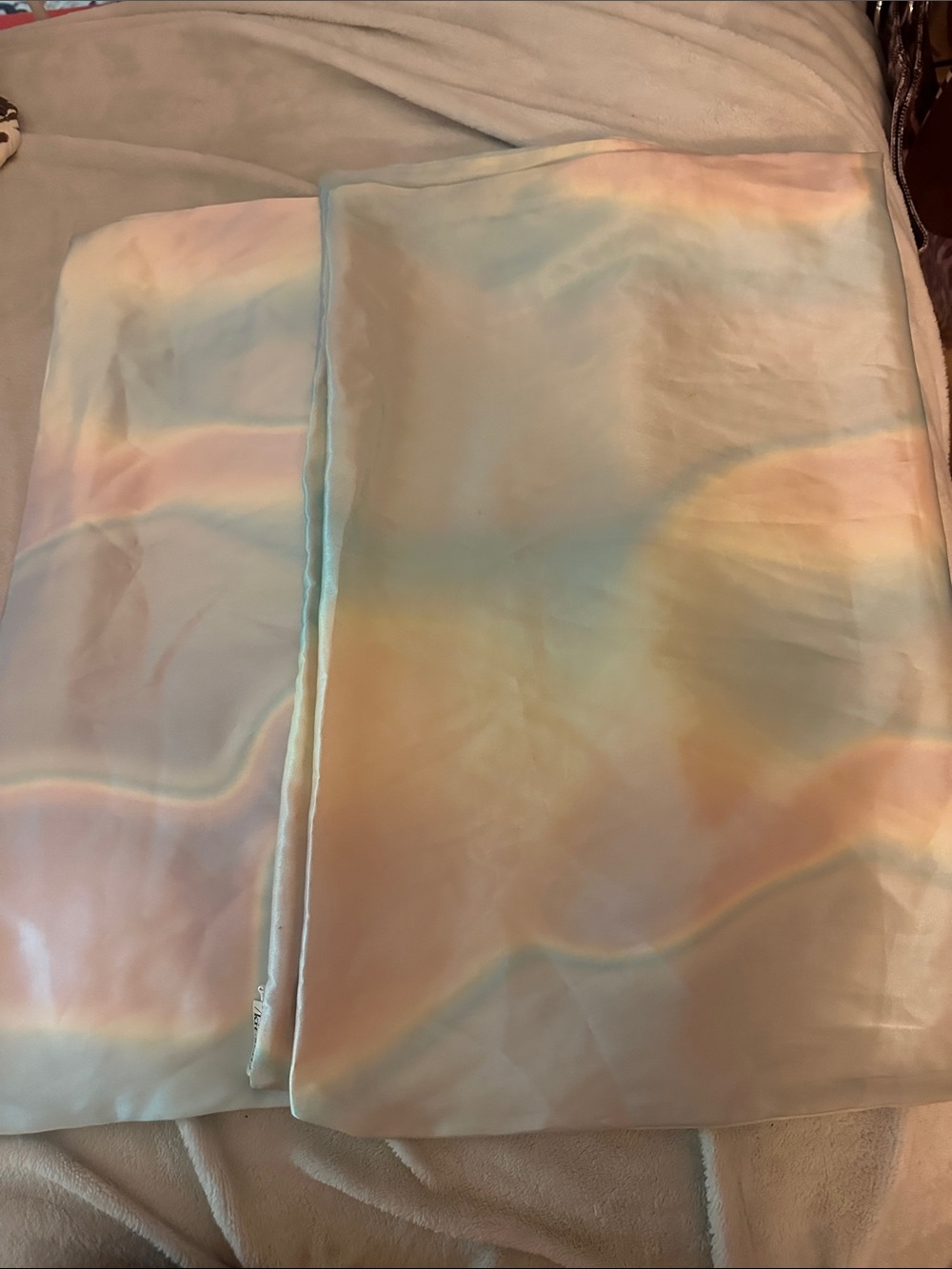 Satin light tye dye pillowcase